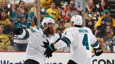 Oslavy Pittsburghu se odkládají! Žraloci odvrátili mečbol a žijí dál