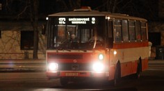 Opilí mladíci zkopali řidiče autobusu a mlátili ho lahví do hlavy