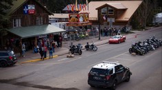 Na motorkářském srazu po sobě střílely gangy kvůli fotce, 3 mrtví, 5 zraněných