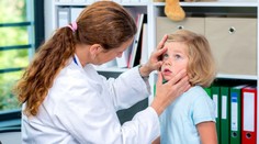 Maminka si myslela, že její syn potřebuje brýle. Diagnóza od lékaře ji zdrtila