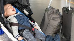 Pomsta za pozdní příchod: Rodina našla na kufru miminka vulgární vzkaz