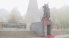 Vandalové poničili památník Rudé armády. Zanechali nápis v maďarštině