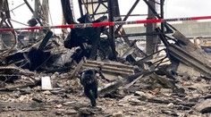 Střecha haly ve Vítkovicích zavalila dva muže. Jeden z nich zemřel
