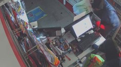 Parta zlodějů v Praze se zaměřila na trafiky. Celkem si nabrali zboží za statisíce