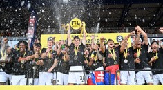 Fotbalová Sparta si převzala ligový titul. Baník vybojoval poháry