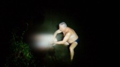 Opilý muž spadl v Brně do řeky. Policistům s ním museli pomoct i hasiči