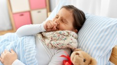 Roušky a izolace se mohou vrátit. Experti varují před novou epidemií