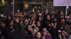 Policie v Íránu střílí do demonstrantů. Kanada chce spravedlnost za "omyl"