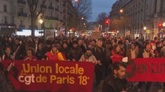 Francouzi protestují proti důchodové reformě. Stávka ochromila dopravu