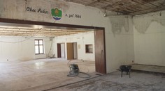 Deště v obci poškodily úřad. Úředníci se přestěhovali do hospody