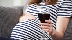 Lehké popíjení v těhotenství plod neohrozí, tvrdí nové studie