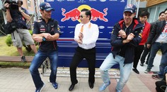Korejský rapper Psy pobláznil F1, zatancovali si i Vettel s Webberem