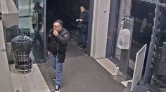 Dvojice měla okrást v pražském obchodě seniora. Pátrá po ní policie