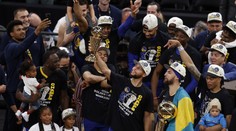 Basketbalisté Golden State po čtyřech letech ovládli NBA. Curry opět řádil