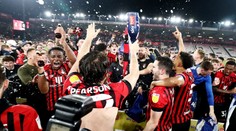 Bournemouth slaví postup do Premier League a vyléčení rakoviny v jeden den