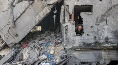 Kancléř Nehammer se v Izraeli setká s rodinou uneseného Rakušana