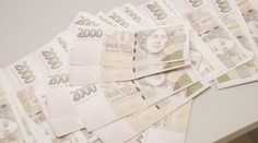 Podezřelí obelstili vkladomaty padělky. Z bank vybrali skoro milion korun