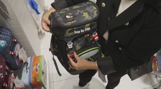 Školní taška váží i 15 kilo. Podle odborníka musí dobře sedět na zádech