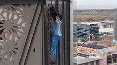 Polák se pokusil vyšplhat na mrakodrap v Buenos Aires. Do cíle už nedorazil