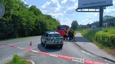 V Praze vyskočila pacientka za jízdy ze sanitky. Na místě zemřela