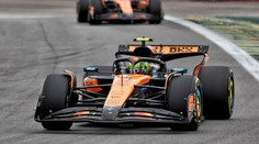 Z pitlane až k bronzu. Famózní závod Verstappena, Norris odskočil soupeřům