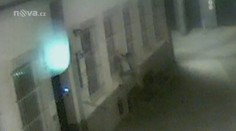 Mladík (24) chtěl, aby ho policisté zavezli domů, pak ničil kamery!
