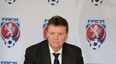 Pelta konečně zareagoval: zakázal Berbrovi vstup na semináře!