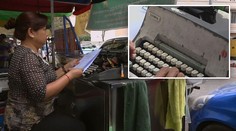 Kancelář na ulici a psací stroj místo počítače! To je realita Barmy
