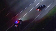 Policisté to vzdali. Mustang ujížděl tak rychle, že ani nepřečetli značku