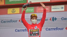 Primož Roglič vyhrál časovku na Vueltě a vzal si zpátky červený trikot
