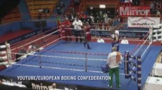 VIDEO: Boxer neunesl prohru, vrhnul se na rozhodčího!