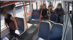 Na útěku před revizorem ho srazilo auto, běžel dál. Už ho našli