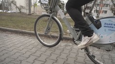 Sdílená kola míří do menších měst. Obyvatelé tak budou méně používat auta