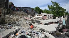 Zemětřesení na Haiti zabilo rodinu, zřítil se na ni dům