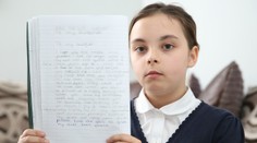 HIT internetu: Dívce (11) ukradli dárky. Tohle zlodějům napsala