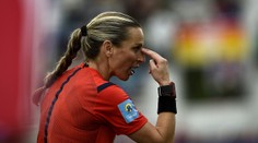 ZBLÁZNIL SE?! Fotbalista ve Španělsku napadl sudí penisem
