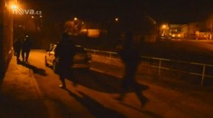 Muž se zavřel v pokoji s dcerkou a hrozil smrtí. Dostala ho zásahovka