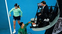 I tohle je král Melbourne. Djokovič sáhl na sudího a nadával publiku