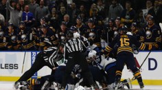 Servalo se to jak v Čechově! Hit na hvězdu NHL i bitka v závěru VIDEO