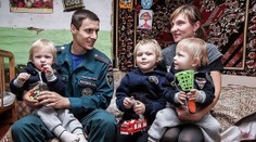 Žena zamkla syny doma a šla na návštěvu. Děti zemřely při požáru!