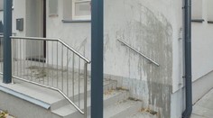 V Ostravě někdo zničil fasádu zubní ordinace. Zachytila ho kamera, policie žádá o pomoc