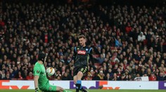 Čech dotáhl Arsenal k postupu, dál jde i Valencia a Frankfurt