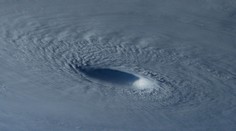 GALERIE: Děsivá krása supertajfunu Maysak z vesmíru!