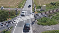 Řidiči si na novém přejezdu ničí auta. Firma ho opravila nedávno