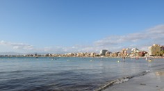 Prázdné pláže na vrcholu sezóny? Na Mallorce hrozí zákaz koupání v moři