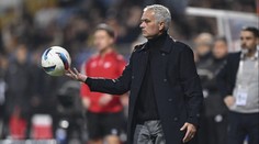 Mourinho nesmí čtyři zápasy trénovat. Komise mu udělila trest za rasismus