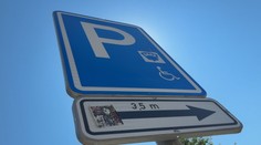 Policie hledá svědka rvačky o parkovací místo. Muž po ní skončil se zlomeninou