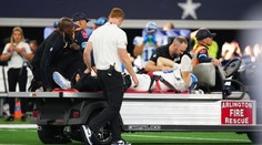 Děsivé zranění hvězdy NFL. Hutchinson opustil hřiště se zlomenou nohou