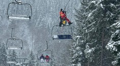 Ve skiareálu v Jeseníkách se zasekla lanovka, hasiči vyprošťovali 130 lidí