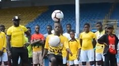 Zázračné dítě s míčem! Nigerijec se zapsal do Guinnessovy knihy rekordů